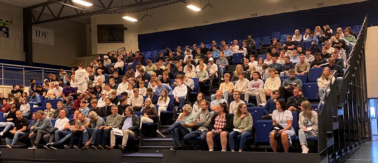 Full tribune.jpg